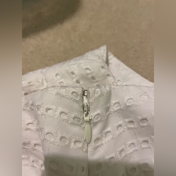 Liz Claiborne white eyelet skirt-size 8 like new - Picture 3 of 4